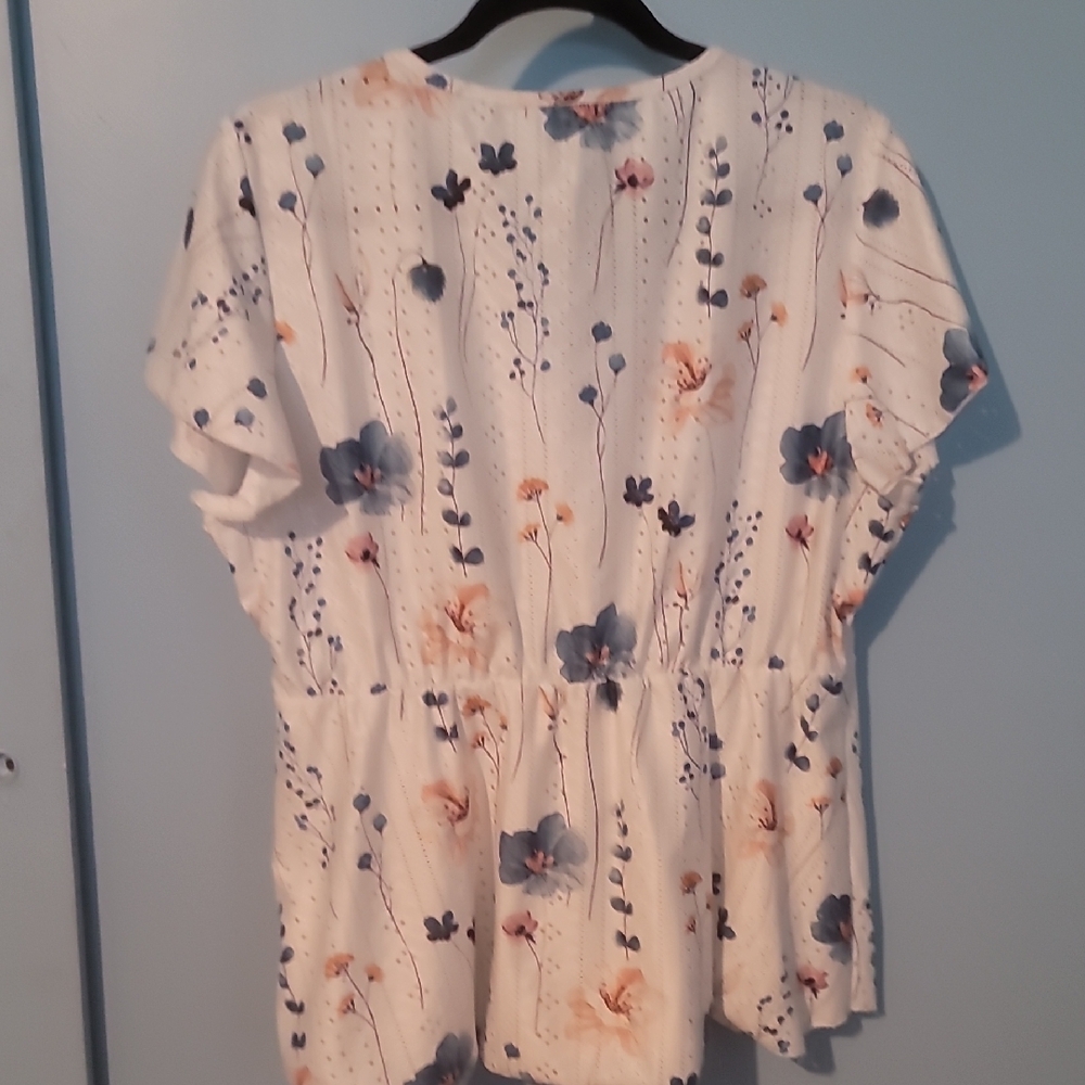 SHEIN White Floral V-Neck Blouse - Picture 3 of 7